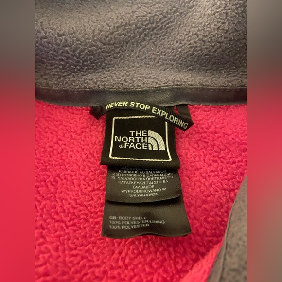 The North Face Women’s Fleece Pink & Gray sweater. - Picture 5 of 9